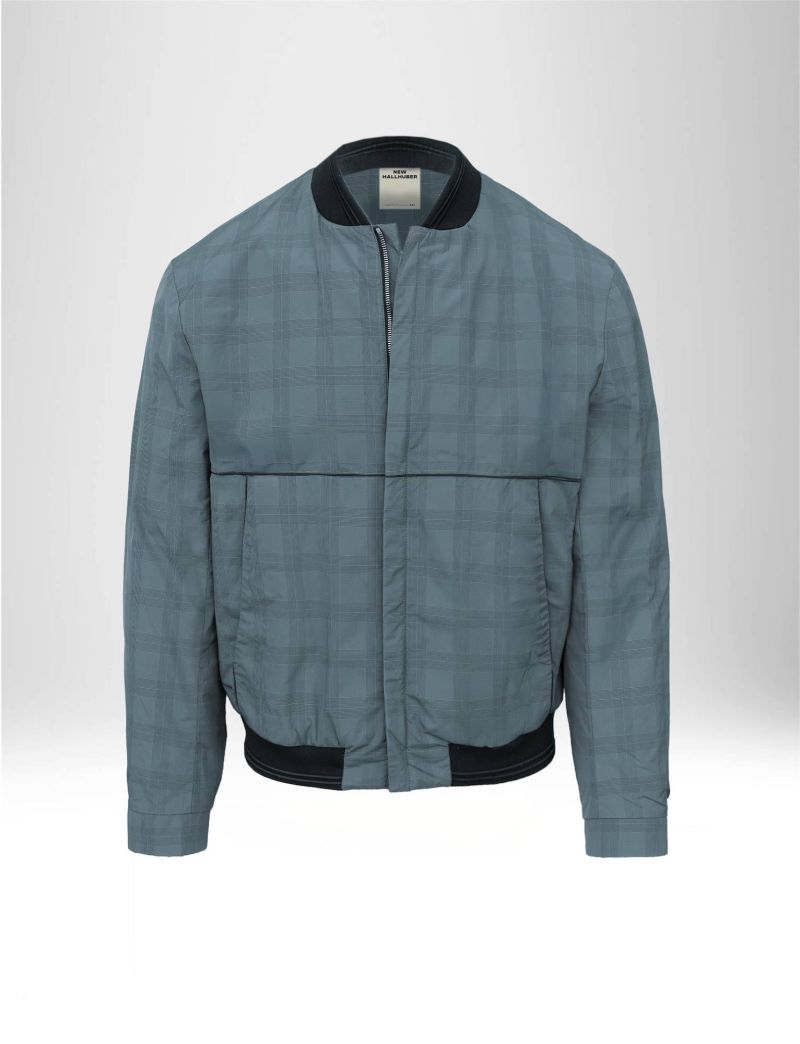 BOMBERJACKE AUS TECHNISCHEM GEWEBE